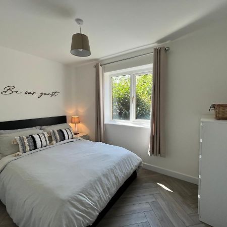 Contemporary 1 Bedroom Apartment Normanton  Zewnętrze zdjęcie