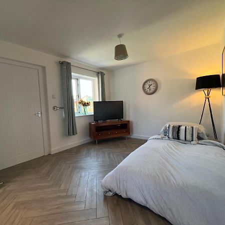 Contemporary 1 Bedroom Apartment Normanton  Zewnętrze zdjęcie