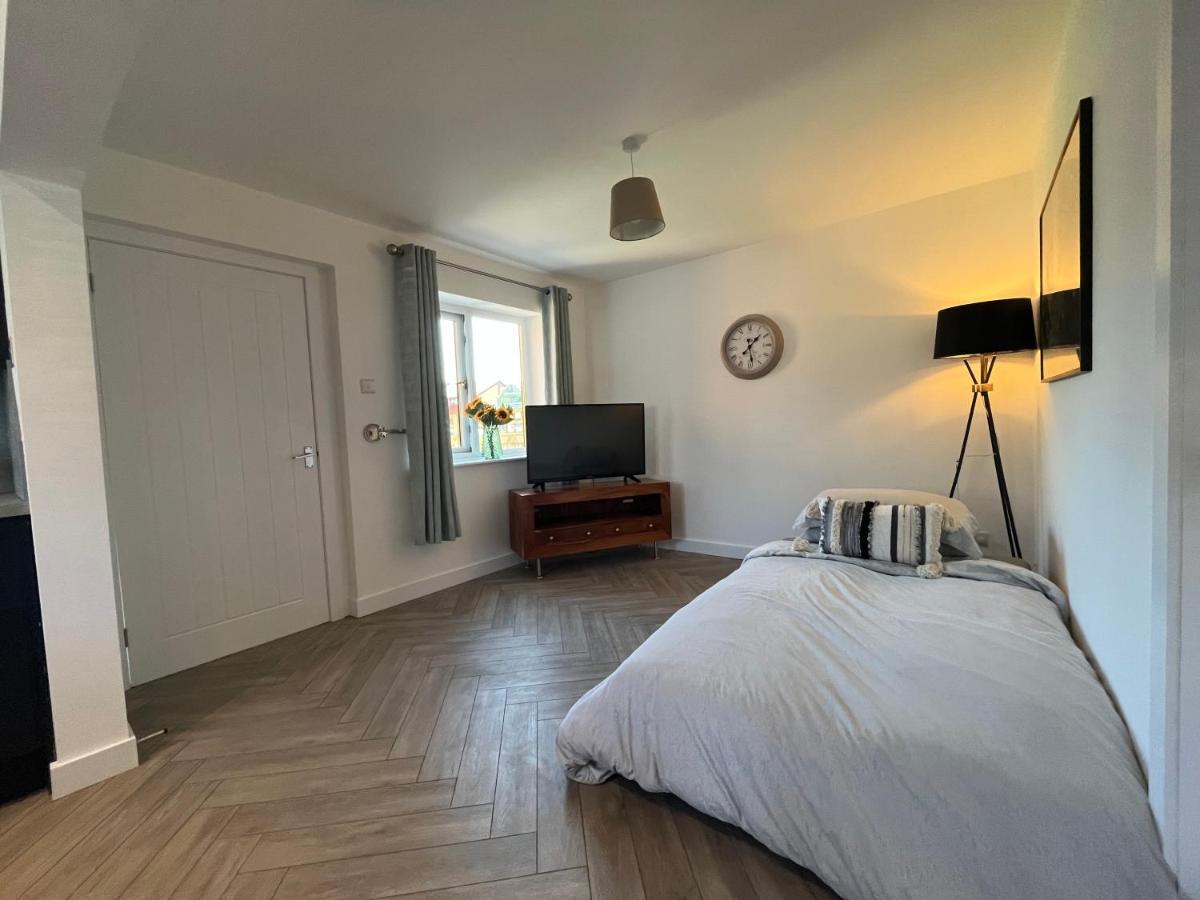 Contemporary 1 Bedroom Apartment Normanton  Zewnętrze zdjęcie