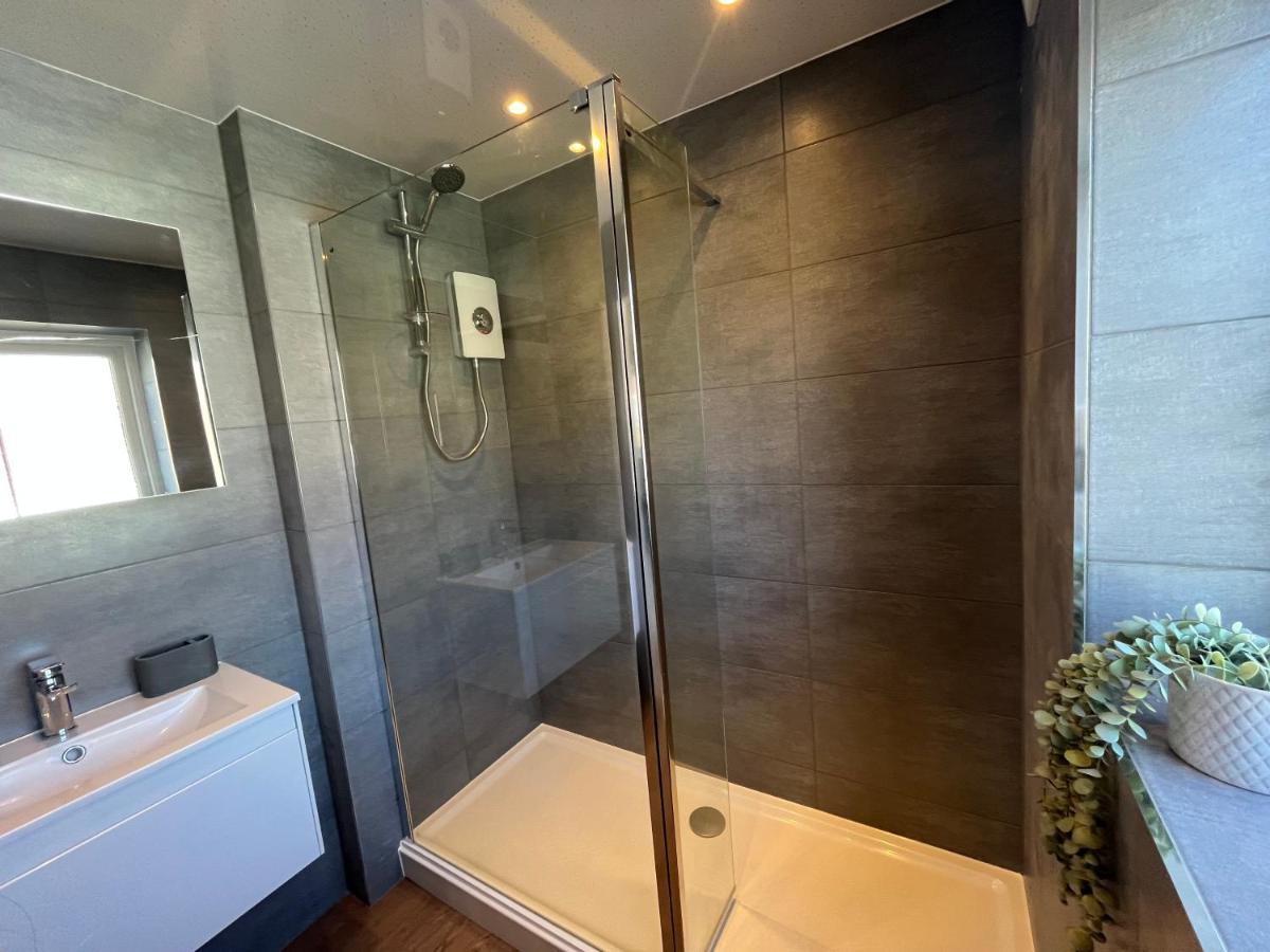 Contemporary 1 Bedroom Apartment Normanton  Zewnętrze zdjęcie